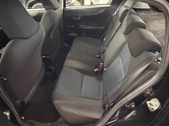 Toyota Yaris 14 of 30