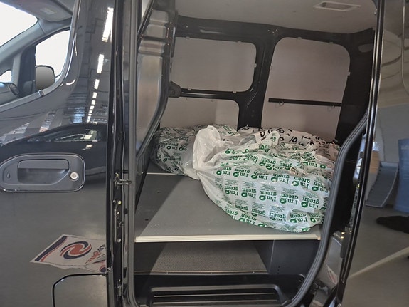 Nissan e-NV200 9 of 15