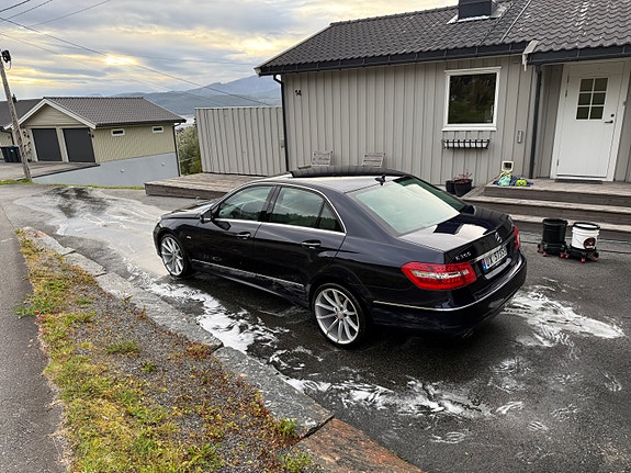 Mercedes-Benz E350 d 2 of 14