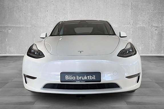 Tesla Model Y 18 of 19