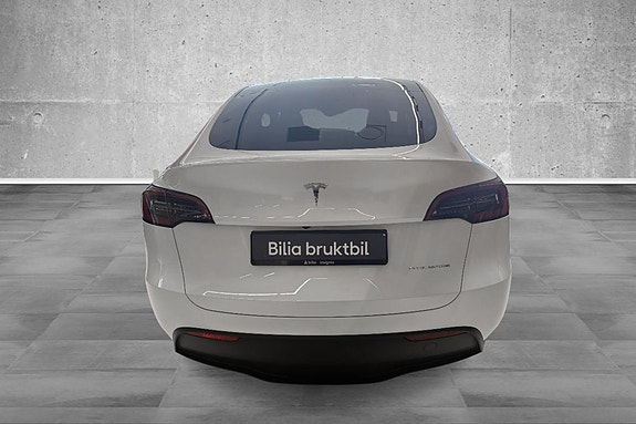 Tesla Model Y 14 of 19
