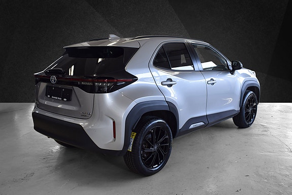 Toyota Yaris Cross 4 of 27