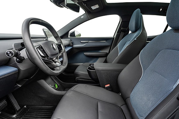 Volvo EX30 18 of 28