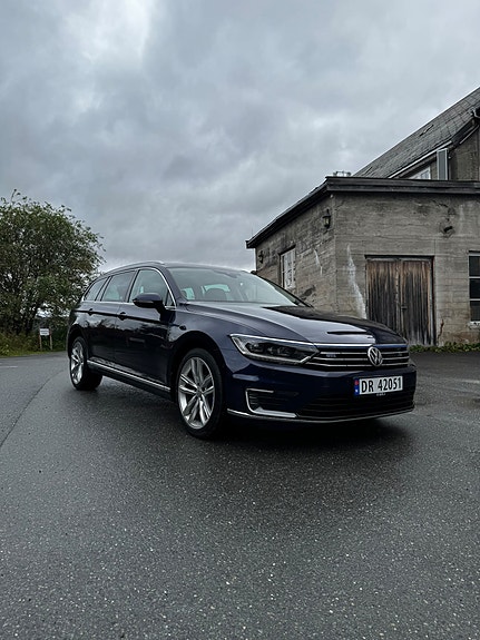 Volkswagen Passat 2 of 20