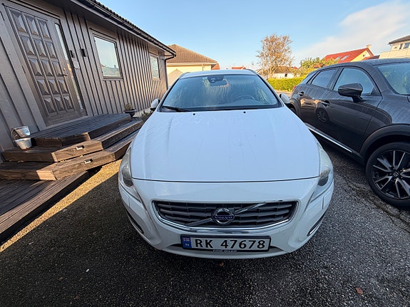 Volvo V60 2 of 21