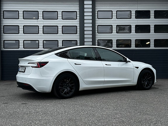 Tesla Model 3 4 of 30