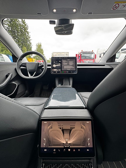Tesla Model 3 27 of 30