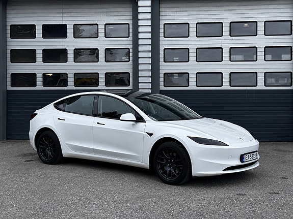 Tesla Model 3 6 of 30