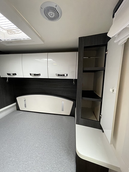 Benimar MILEO 294 //  2018 AUTOMAT – QUEENSBED | SENKESENG | SOLCELLE | SEPARAT DUSJ 19 of 29