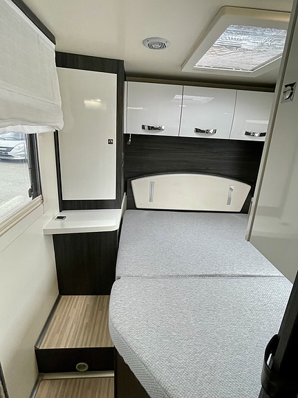 Benimar MILEO 294 //  2018 AUTOMAT – QUEENSBED | SENKESENG | SOLCELLE | SEPARAT DUSJ 16 of 29