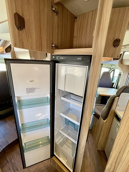 Hymer T 598 GL 2019 – AUTOMAT | SOLCELLE | LITHIUM | SENKESENG 14 of 28