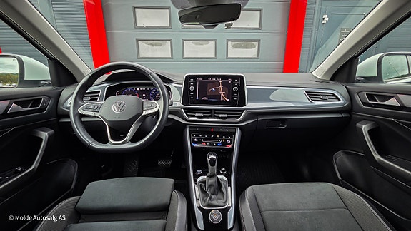 Volkswagen T-Roc 18 of 30