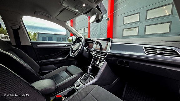 Volkswagen T-Roc 14 of 30