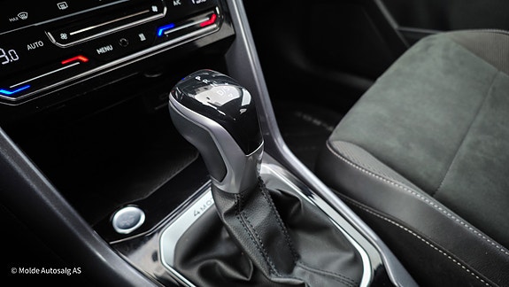 Volkswagen T-Roc 27 of 30