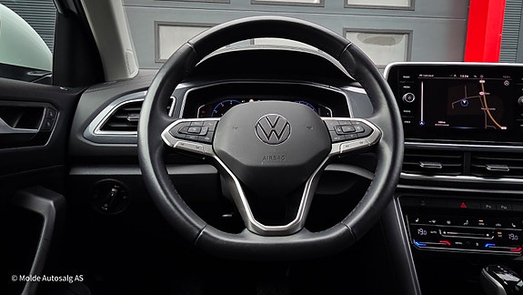 Volkswagen T-Roc 19 of 30