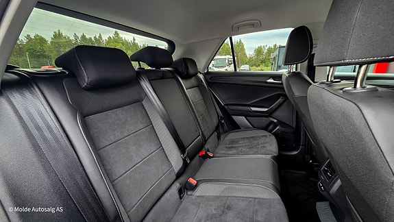 Volkswagen T-Roc 30 of 30