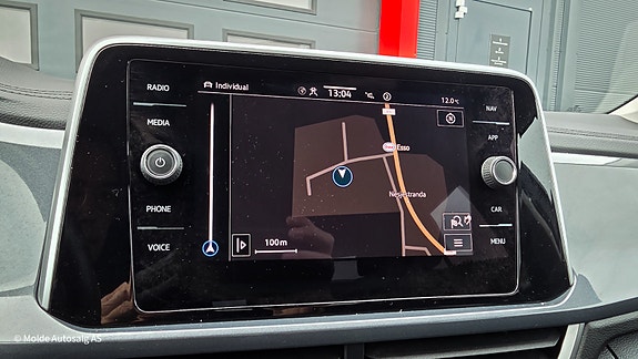 Volkswagen T-Roc 22 of 30