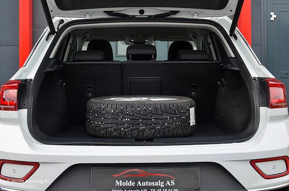 Volkswagen T-Roc 8 of 30