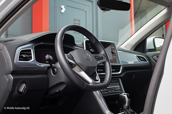 Volkswagen T-Roc 16 of 30