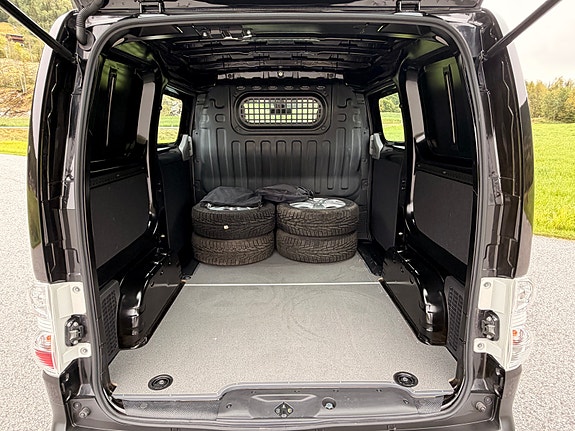 Nissan e-NV200 14 of 30