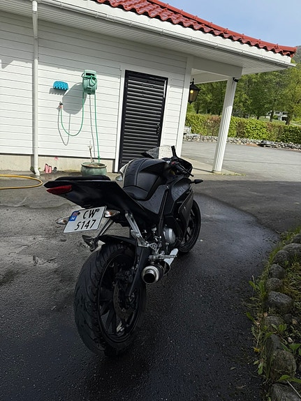 Yamaha YZF-R 125 3 of 9