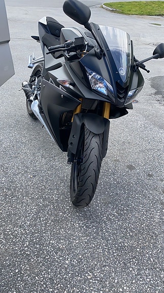 Yamaha YZF-R 125 2 of 9