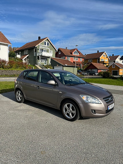 Kia Ceed 2 of 10