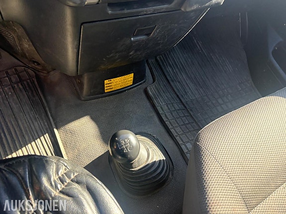 Toyota HiAce 12 of 20