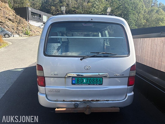 Toyota HiAce 4 of 20