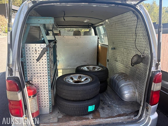 Toyota HiAce 16 of 20