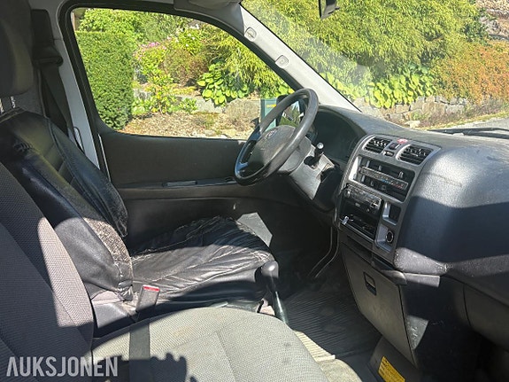 Toyota HiAce 14 of 20