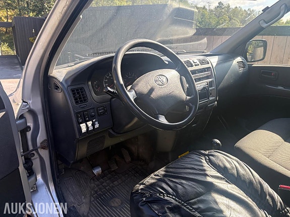Toyota HiAce 10 of 20