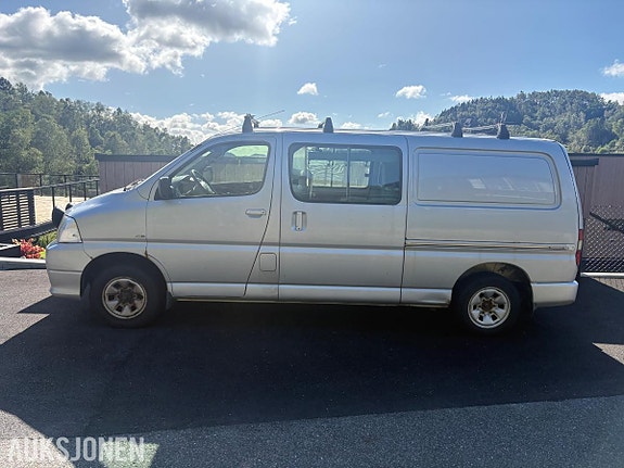 Toyota HiAce 8 of 20