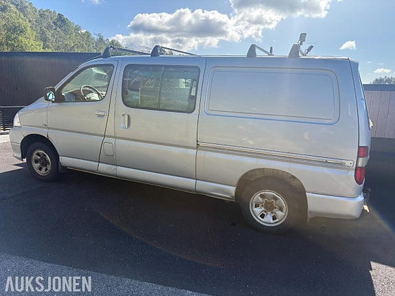 Toyota HiAce 7 of 20