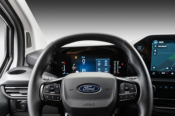 Ford Transit Custom 11 of 26