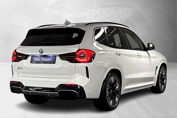 BMW iX3 4 of 17
