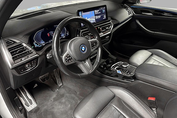 BMW iX3 5 of 17