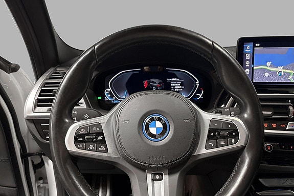 BMW iX3 6 of 17