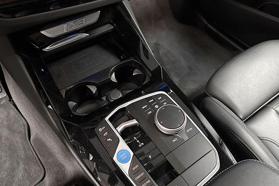 BMW iX3 10 of 17