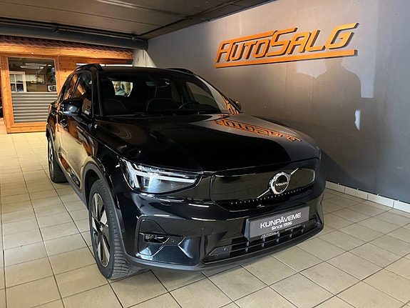 Volvo XC40 2 of 27
