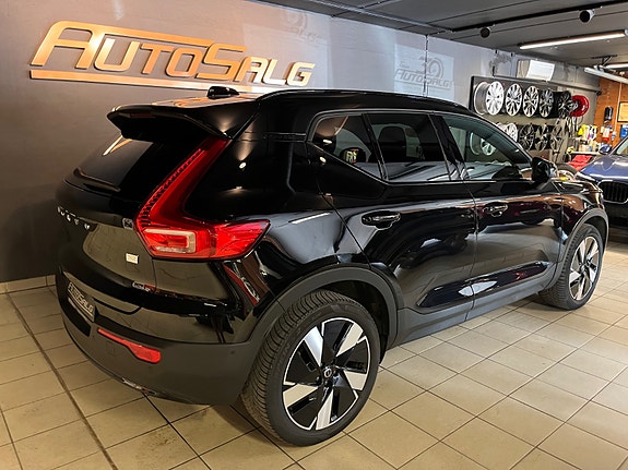 Volvo XC40 7 of 27
