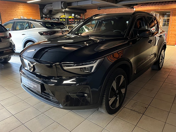 Volvo XC40 4 of 27