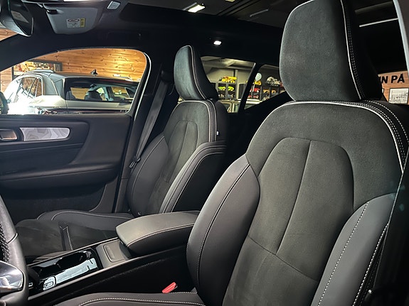 Volvo XC40 17 of 27