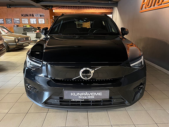 Volvo XC40 3 of 27