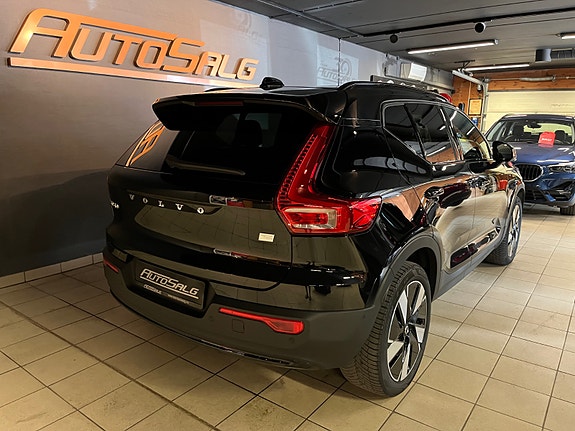 Volvo XC40 8 of 27