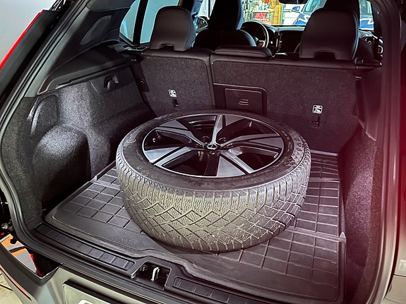 Volvo XC40 12 of 27
