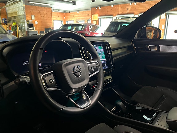 Volvo XC40 15 of 27