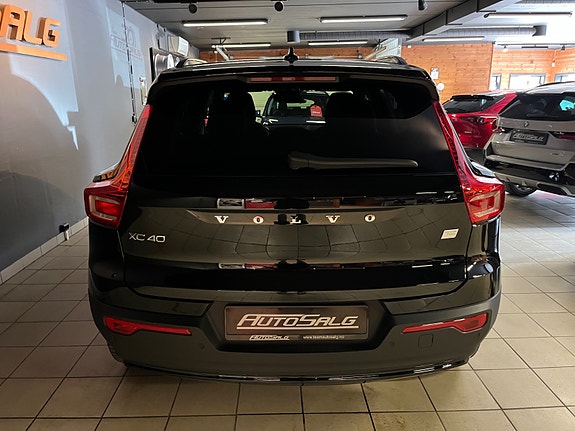 Volvo XC40 9 of 27
