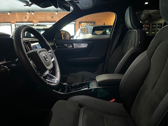 Volvo XC40 16 of 27