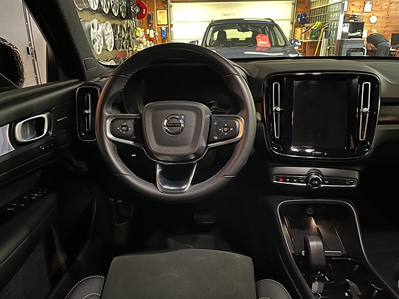 Volvo XC40 14 of 27